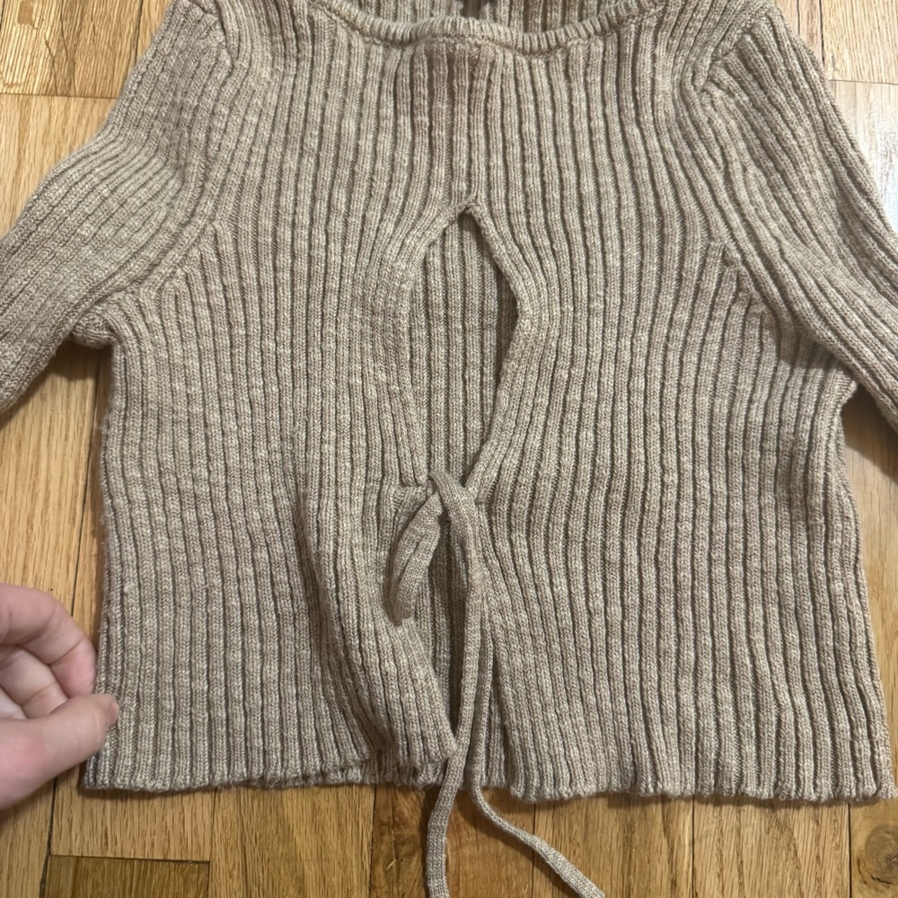 h:ours Lua Cropped Keyhole Sweater from Revolve - Picture 3 of 7